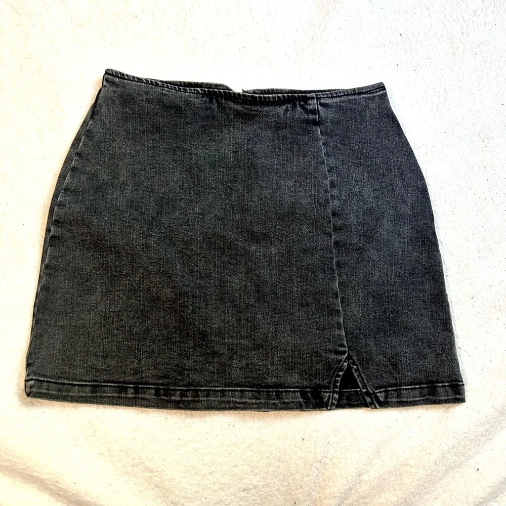 Black jean skirt - Picture 1 of 2